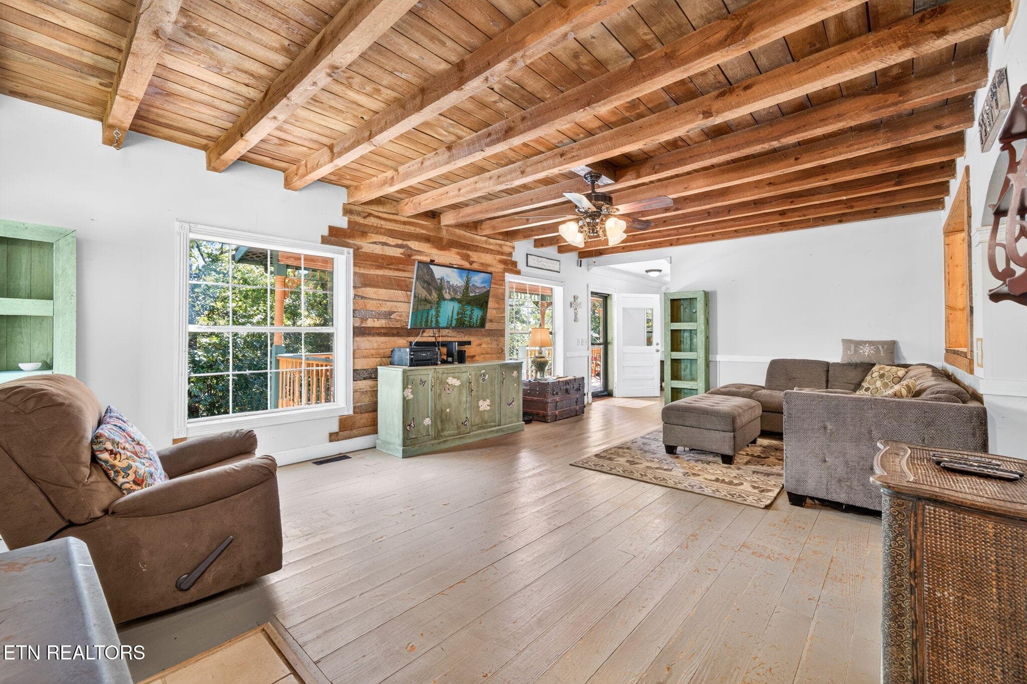 Great Room vw2 - 240 Memory Lane, Monterey, TN 38574