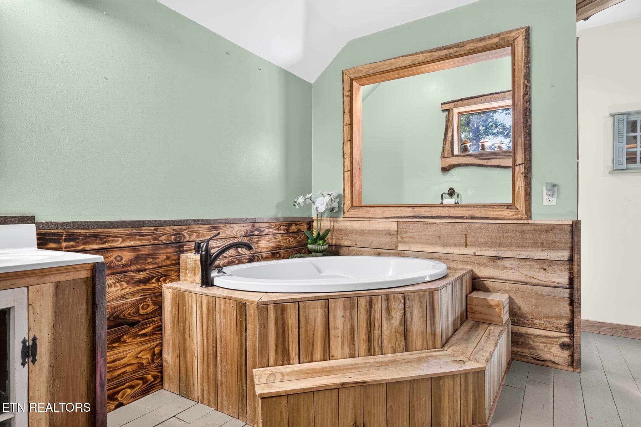 Large soaking bath upstairs - 240 Memory Lane, Monterey, TN 38574