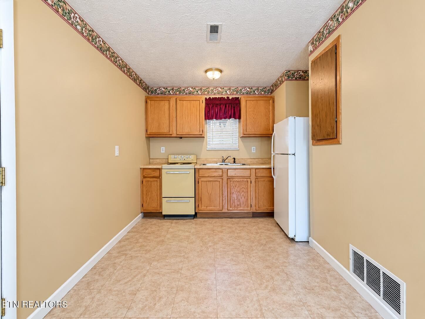 Apartment Kitchen - 196 Sweetwater Rd, Philadelphia, TN 37846, Philadelphia