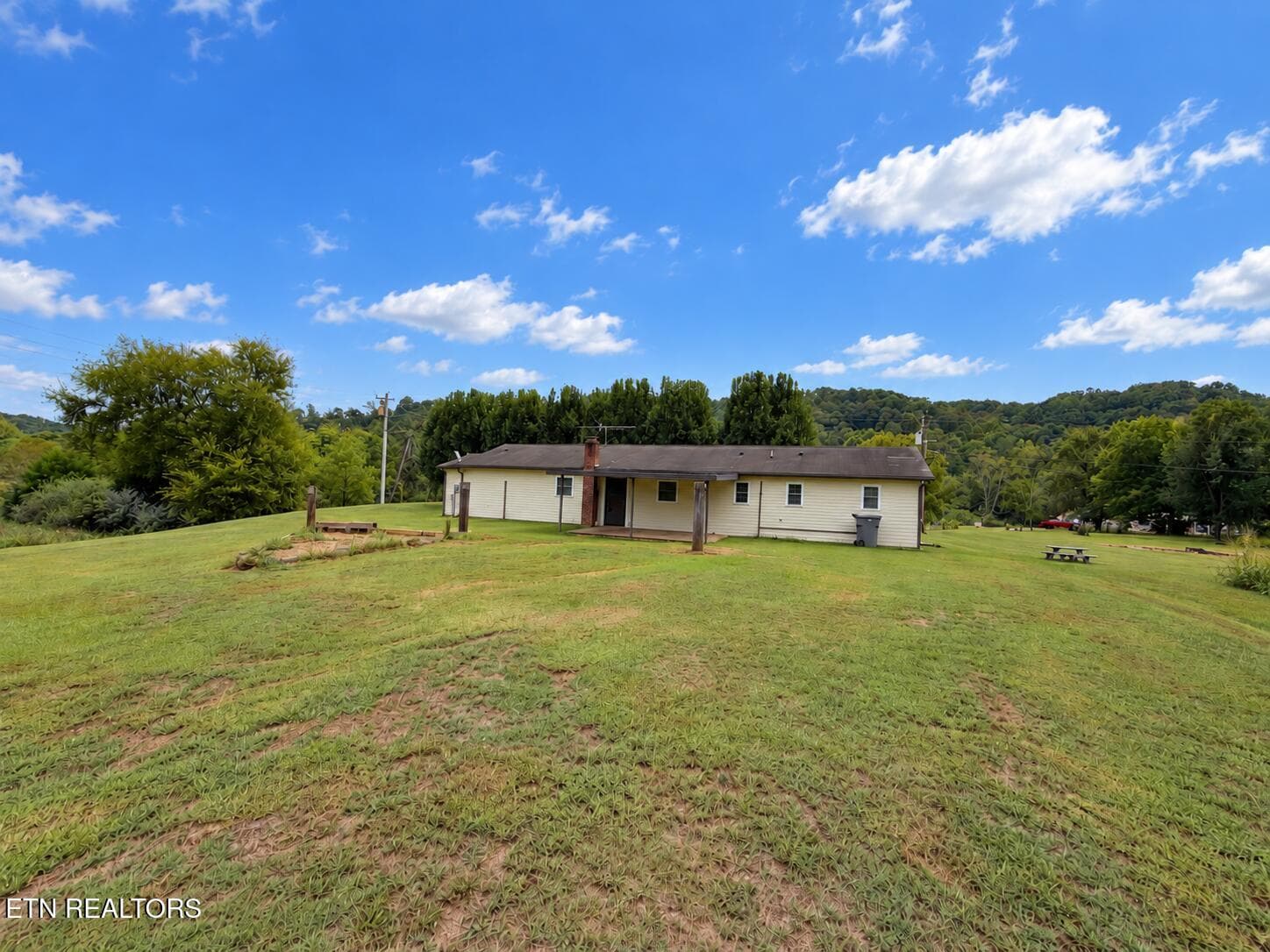 Back Of House - 196 Sweetwater Rd, Philadelphia, TN 37846, Philadelphia