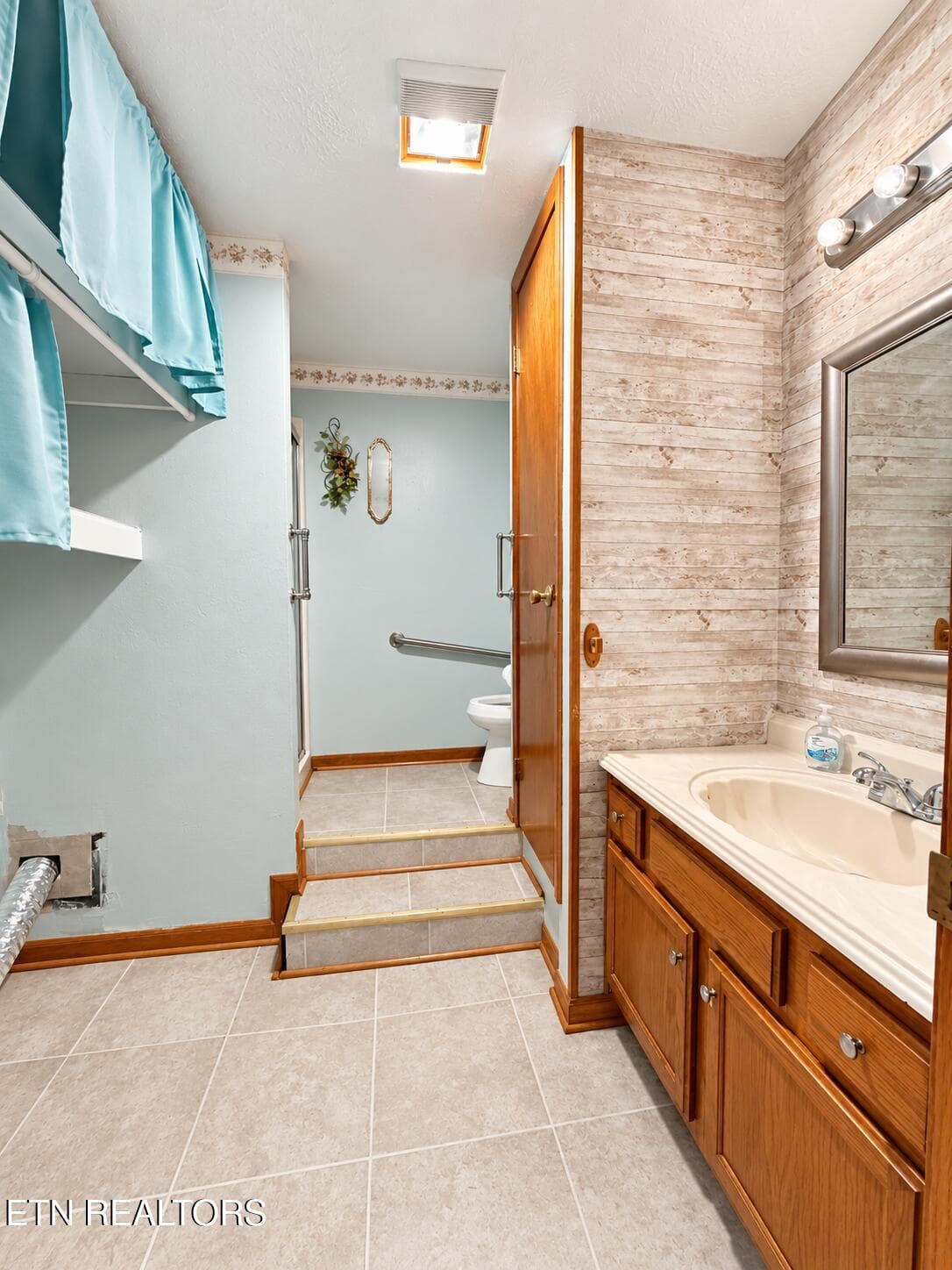 Bathroom 1.3 - 196 Sweetwater Rd, Philadelphia, TN 37846, Philadelphia