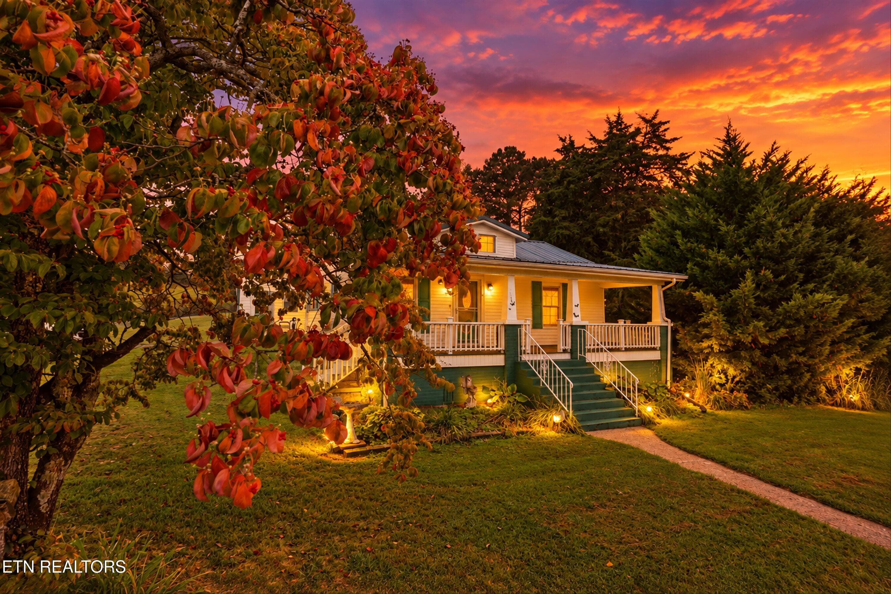 Front w/ Fall Colors - 105 Peach Orchard Rd, Clinton, TN 37716, Clinton