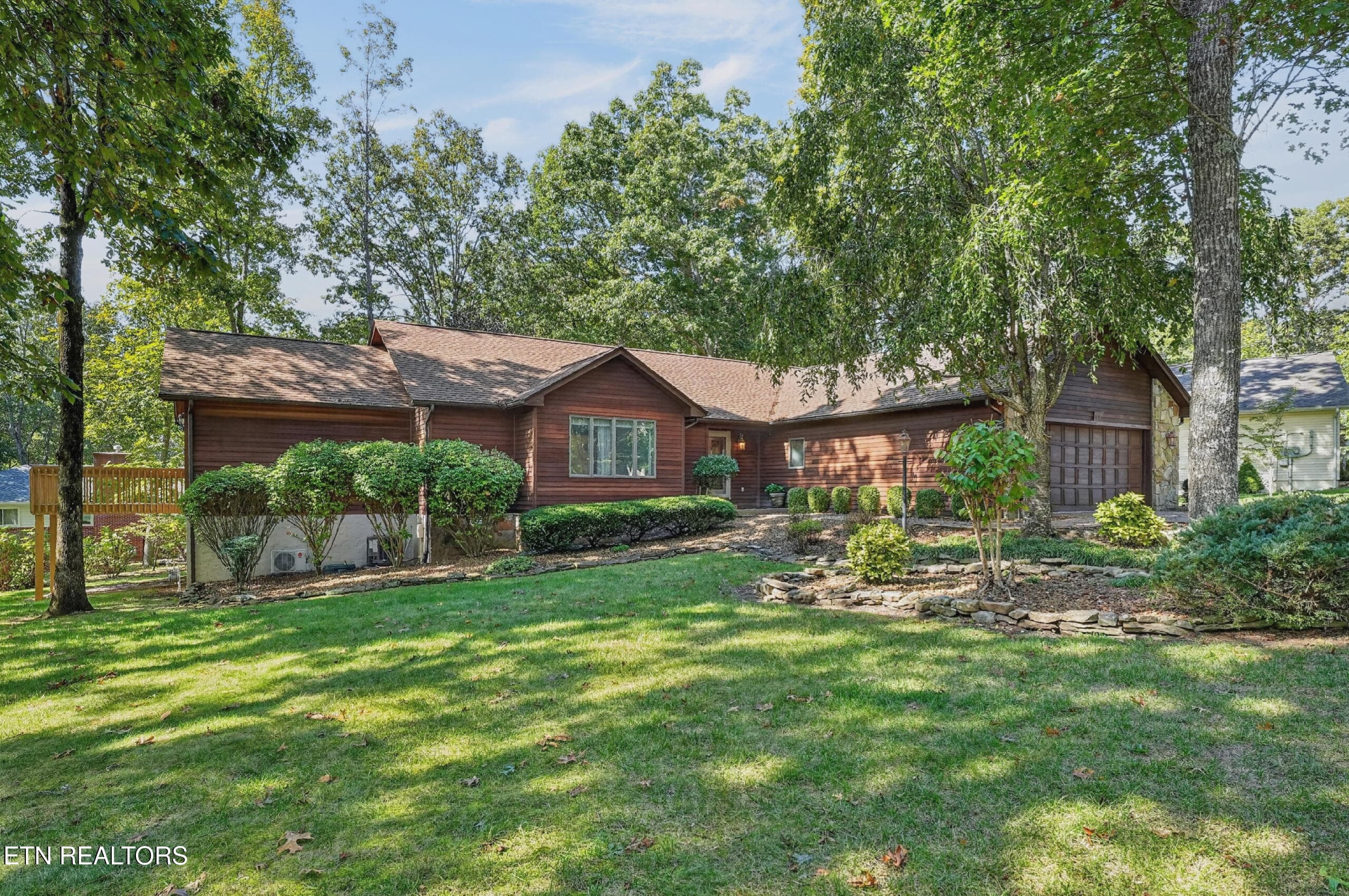 22 Lakeside Circle, Crossville, TN 38558