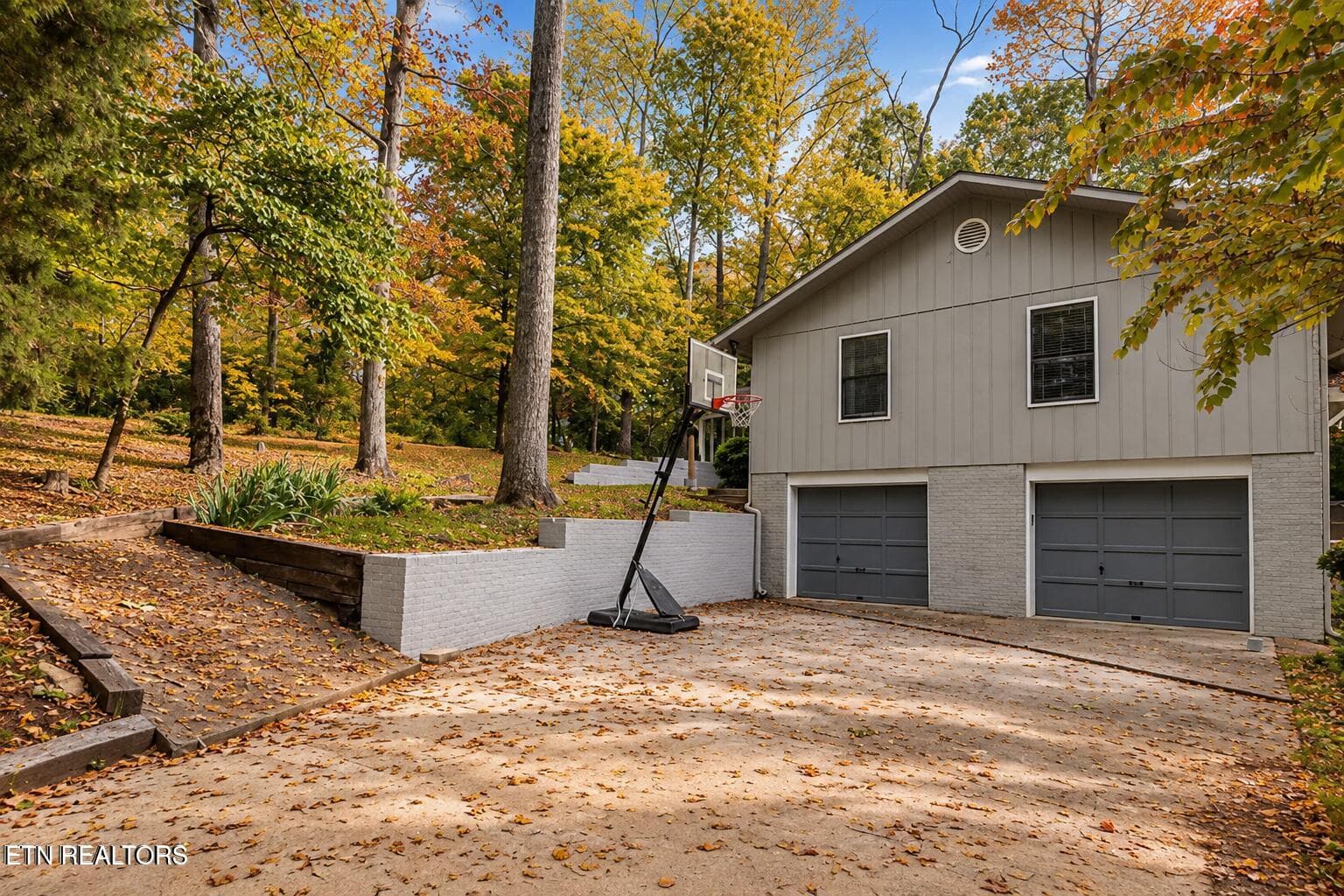 Garages - 147 County Road 576, Englewood, TN 37329