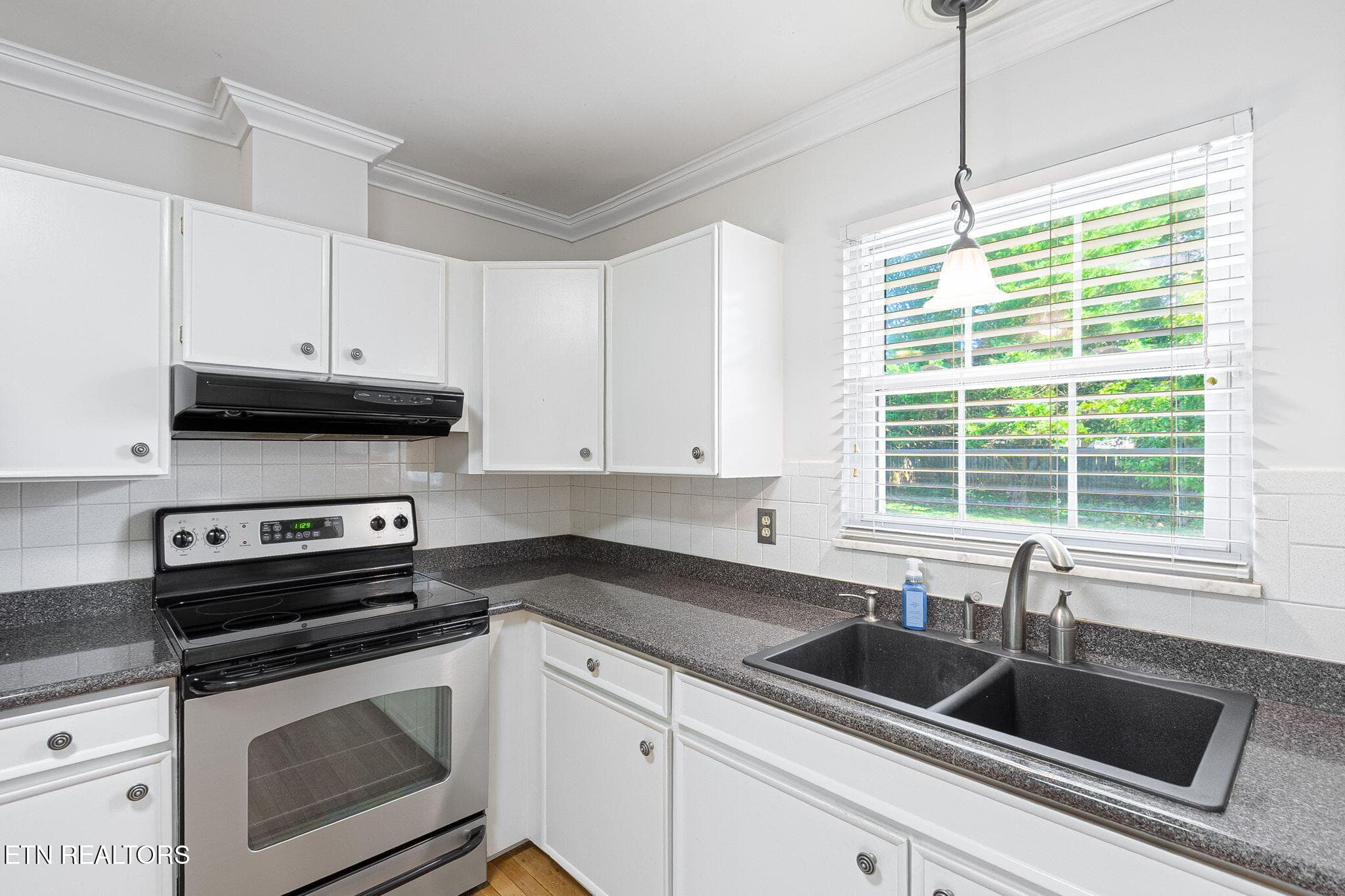 8-web-or-mls-008--FULL - 5620 Scenichills Rd, Knoxville, TN 37912, Knoxville