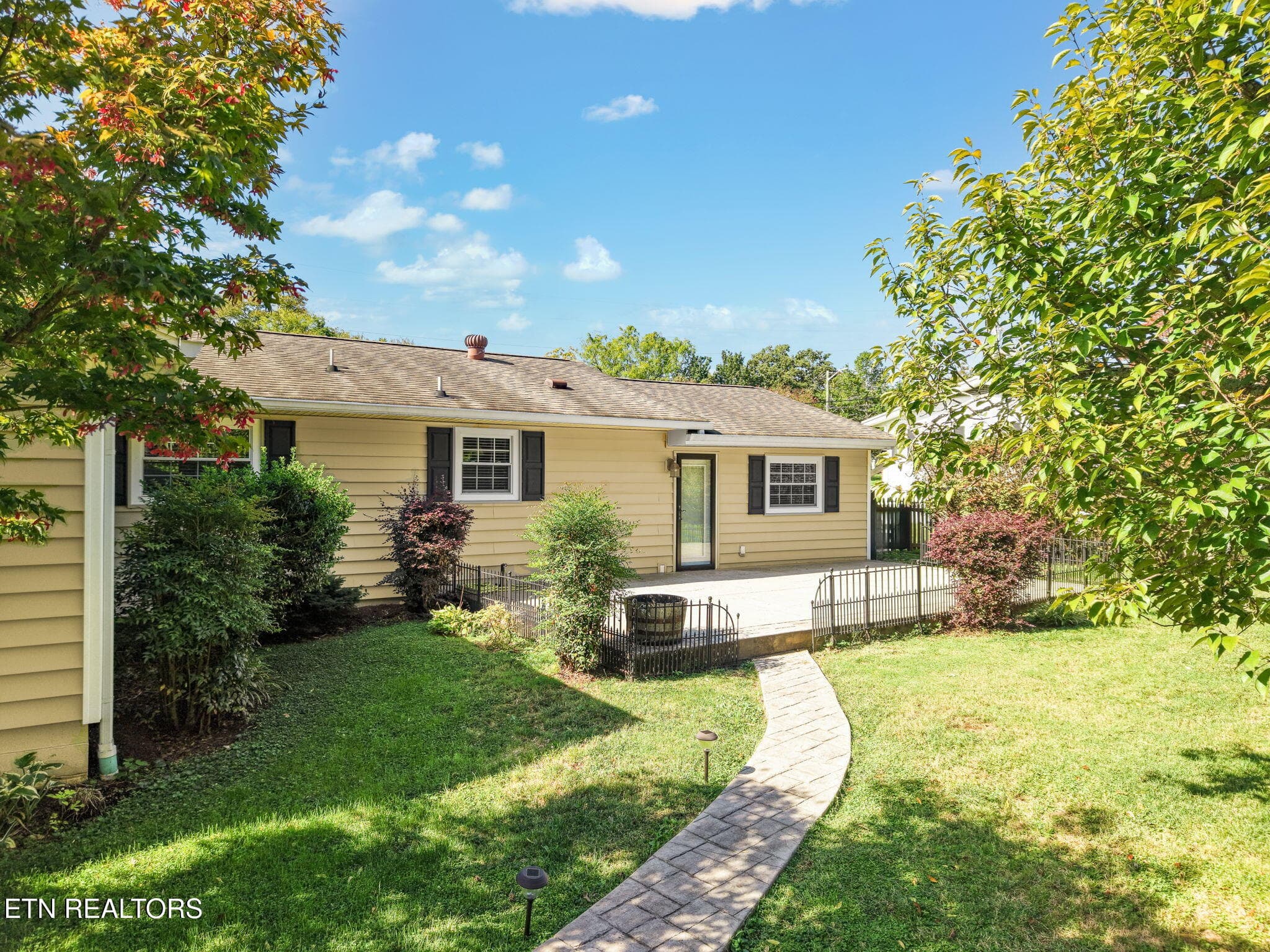 25-web-or-mls-025--FULL - 5620 Scenichills Rd, Knoxville, TN 37912, Knoxville