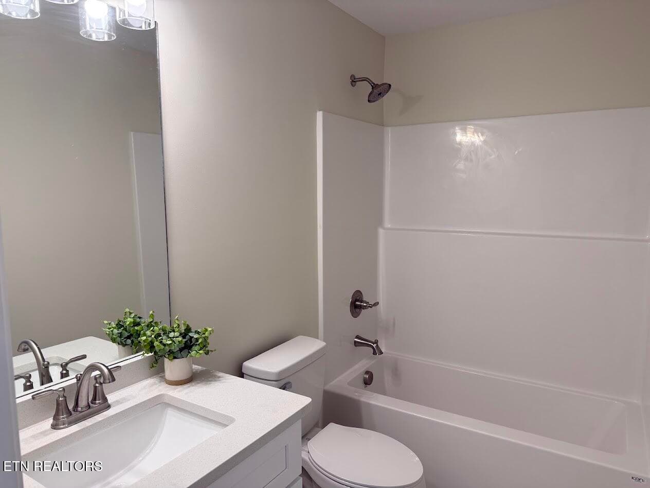 hall bathroom 2 - 149 Park Ave, Madisonville, TN 37354, Madisonville