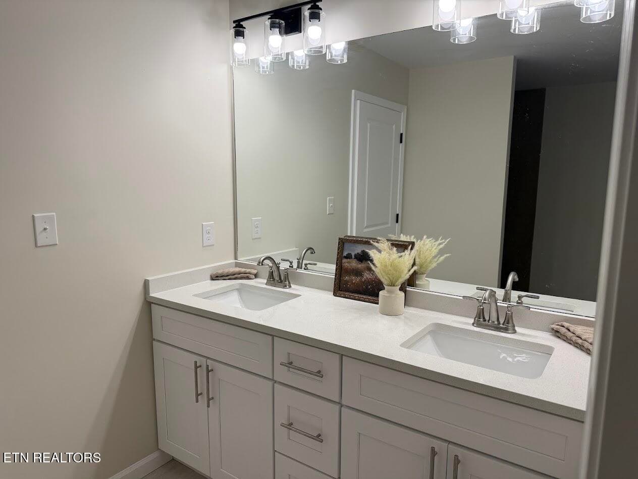 primary bathroom - 149 Park Ave, Madisonville, TN 37354, Madisonville