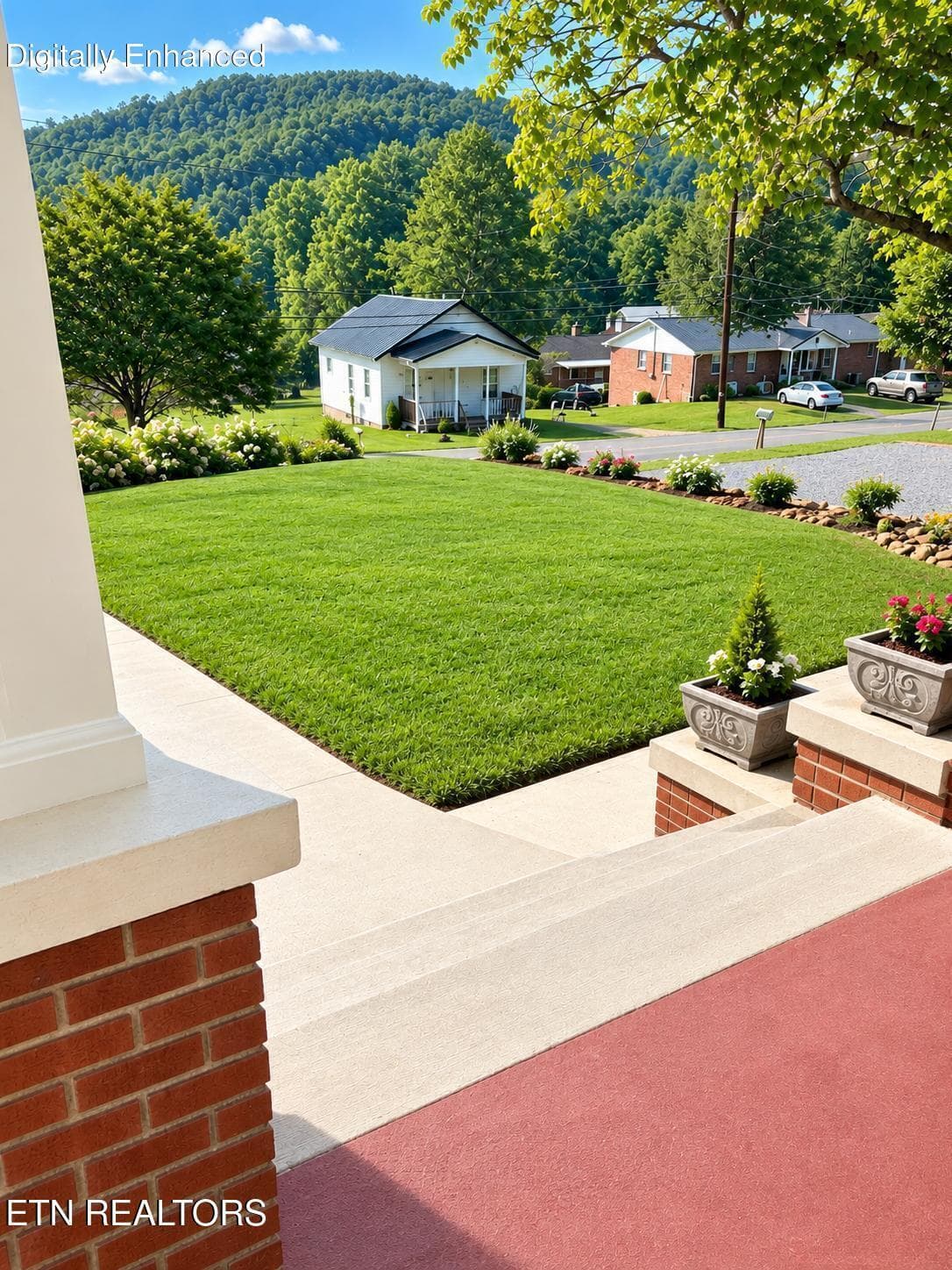 616 front yard - 616 Balmoral Rd, Middlesboro, KY 40965