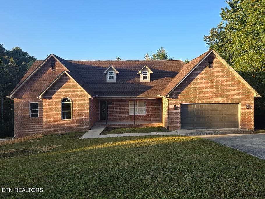 425 Indian Hills Rd, Oneida, TN 37841