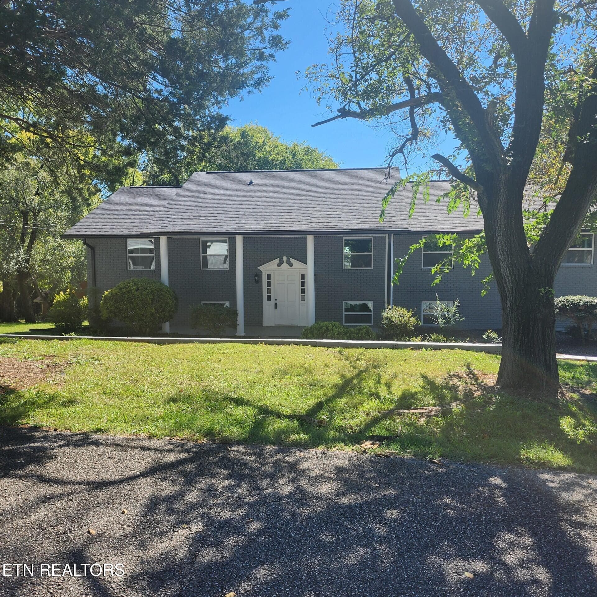 1242 Strange Rd, Lenoir City, TN 37772
