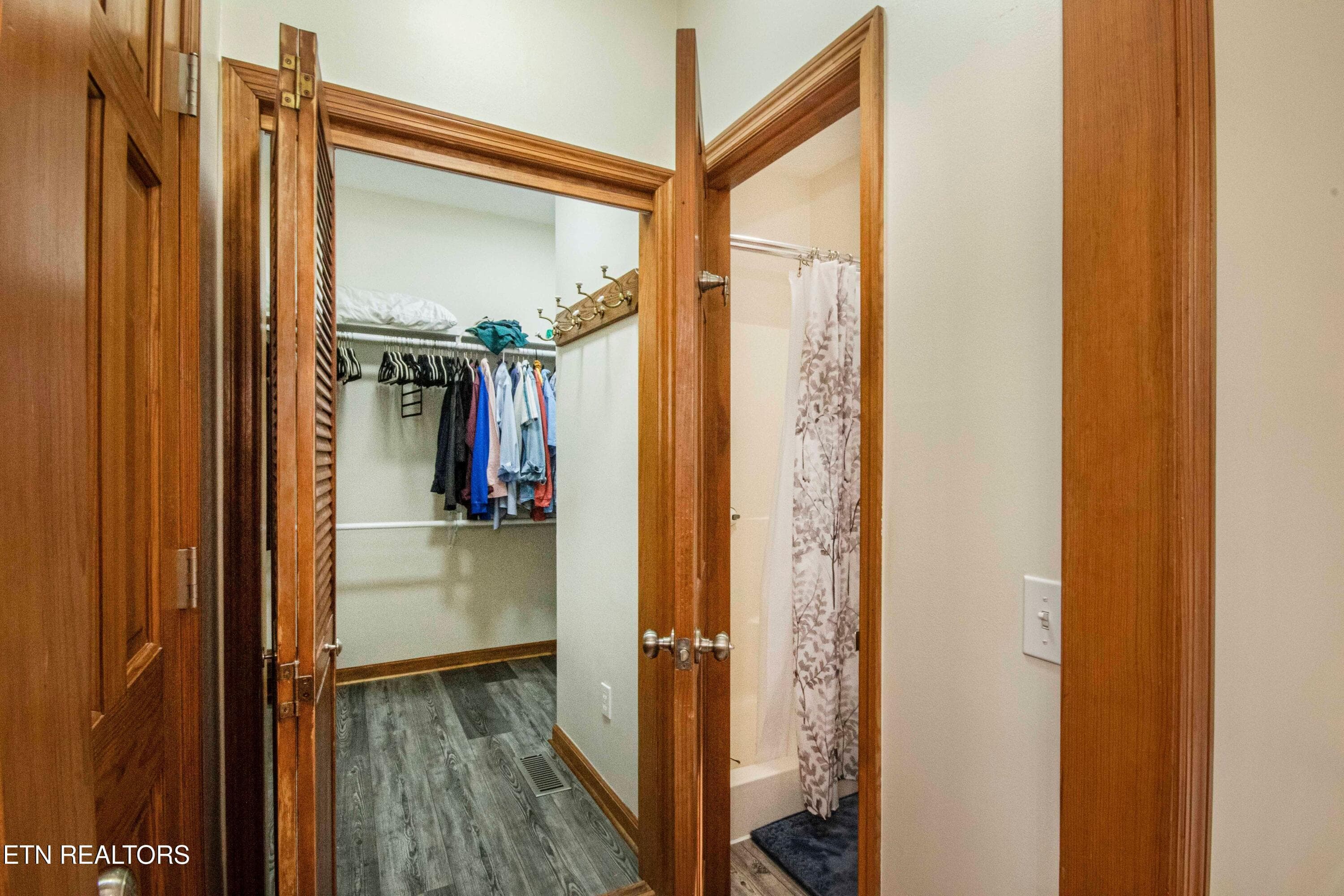 Master walkin closet - 169 Oostanali Way, Loudon, TN 37774