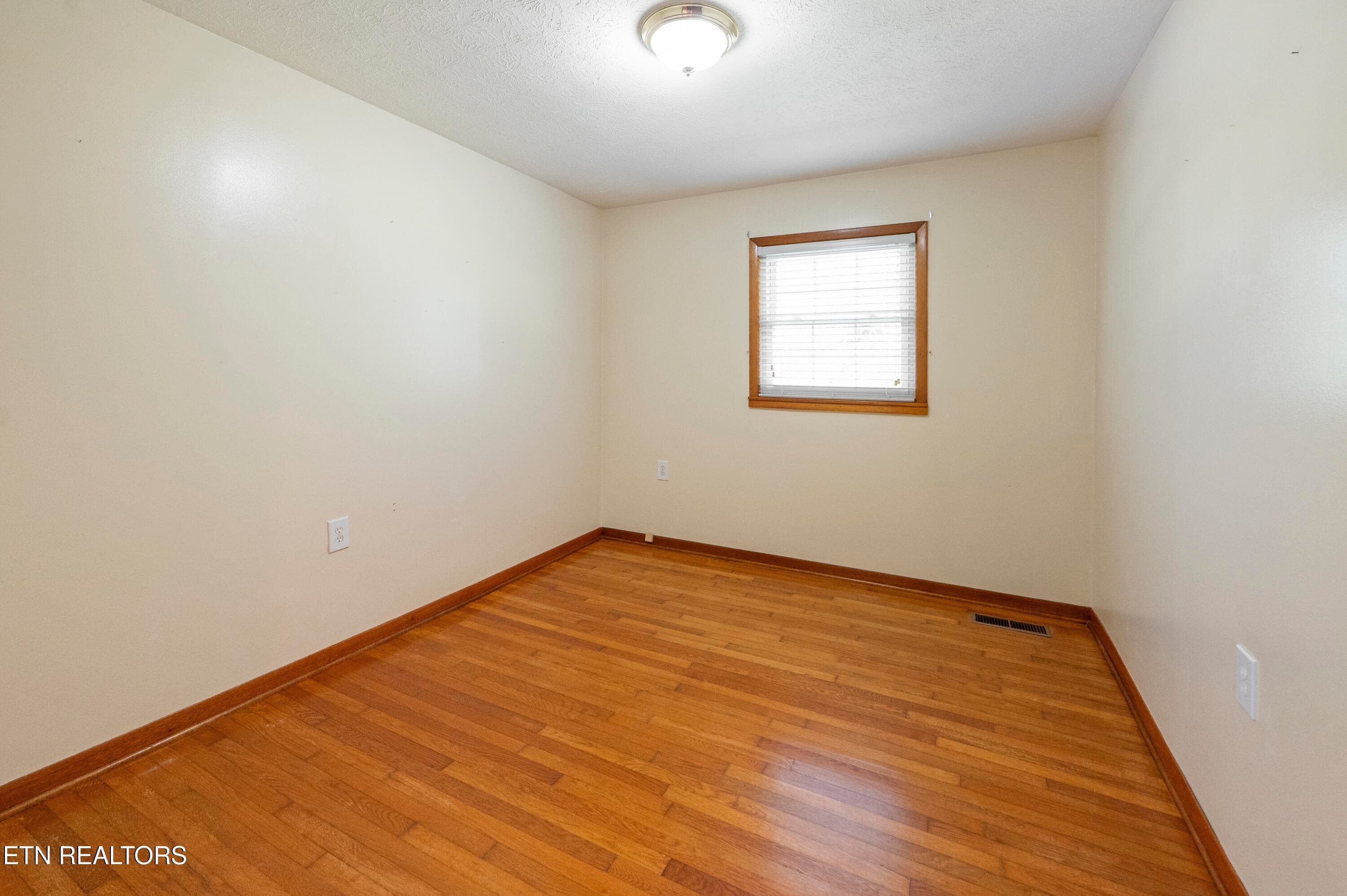 bedroom one - 431 Black Oak Rd, Clinton, TN 37716, Clinton