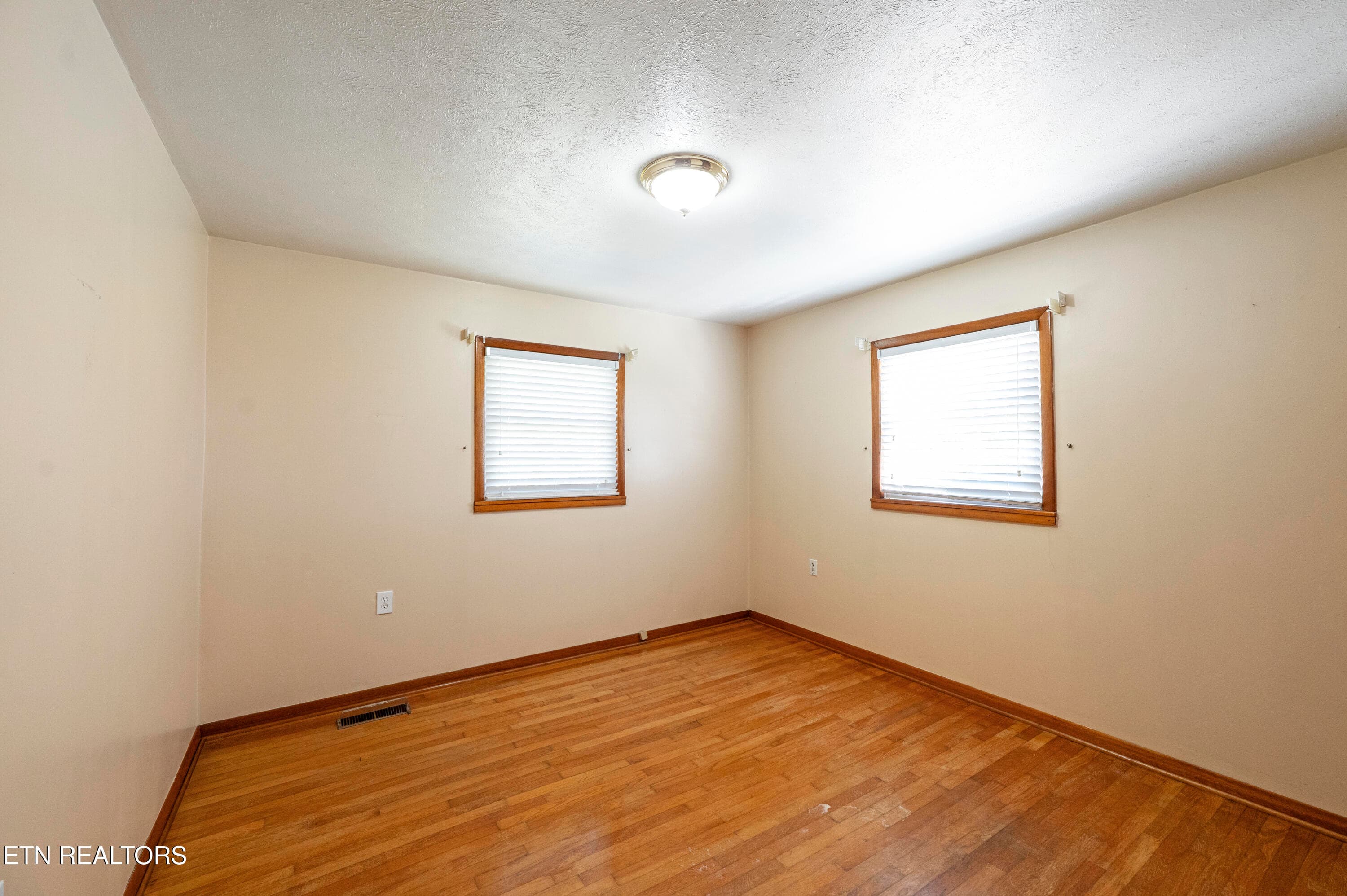 2nd bedroom - 431 Black Oak Rd, Clinton, TN 37716, Clinton