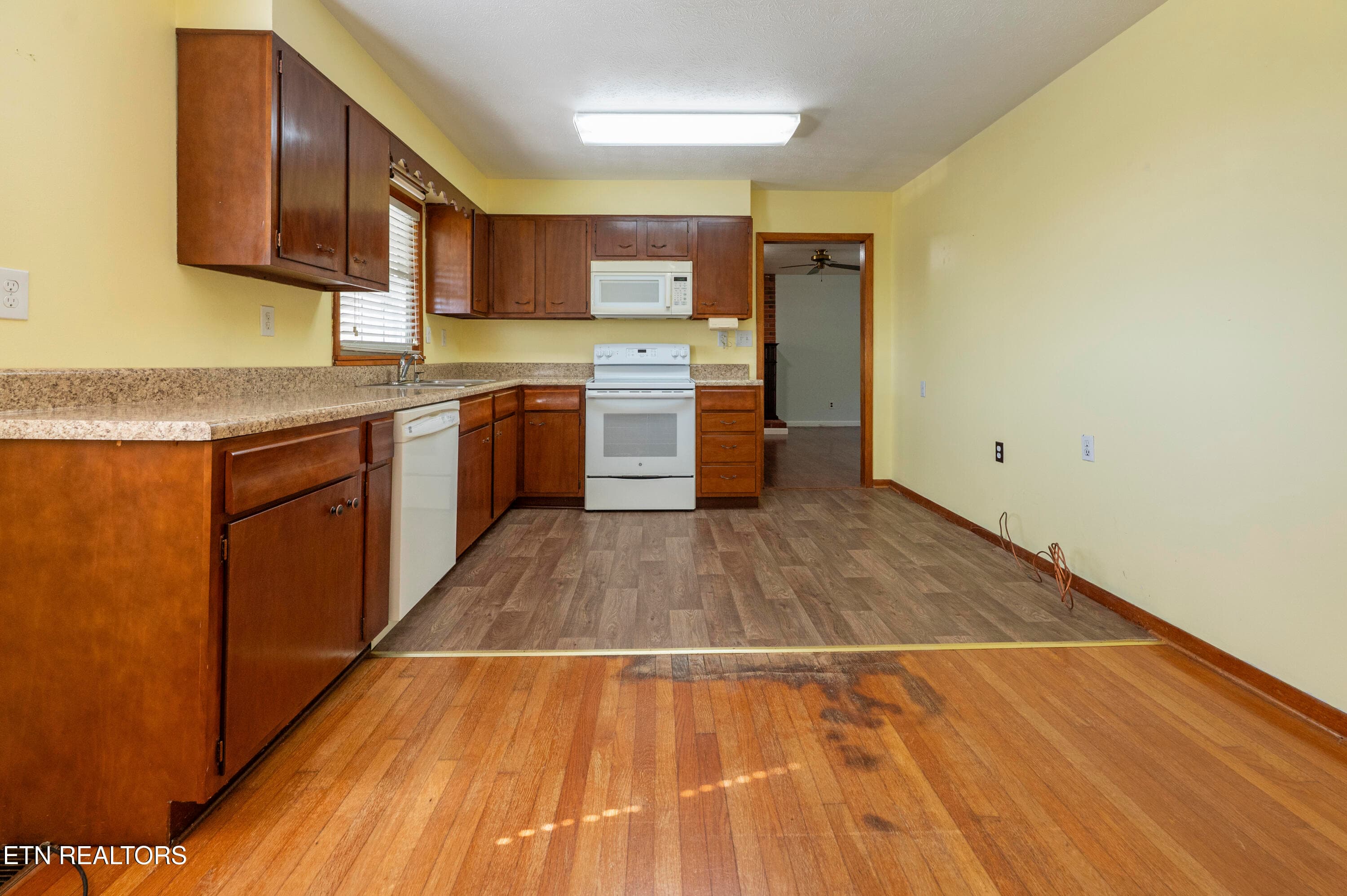 kitchen - 431 Black Oak Rd, Clinton, TN 37716, Clinton