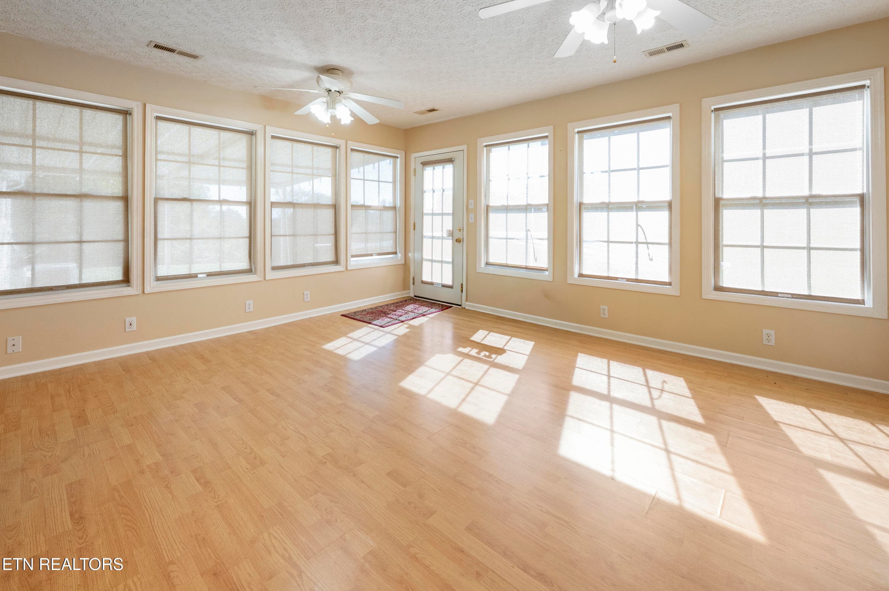sunroom - 431 Black Oak Rd, Clinton, TN 37716, Clinton