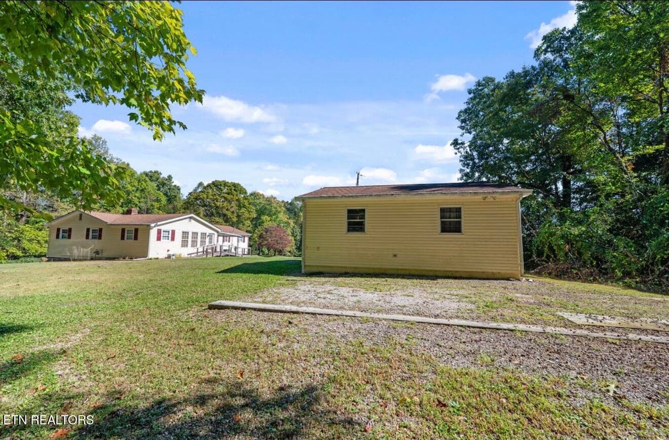 detached garage sideview - 431 Black Oak Rd, Clinton, TN 37716, Clinton