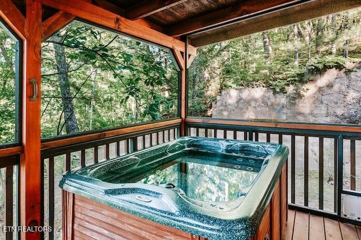 hot tub.2 - 3119 Bear Mountain Lane, Sevierville, TN 37876, Sevierville