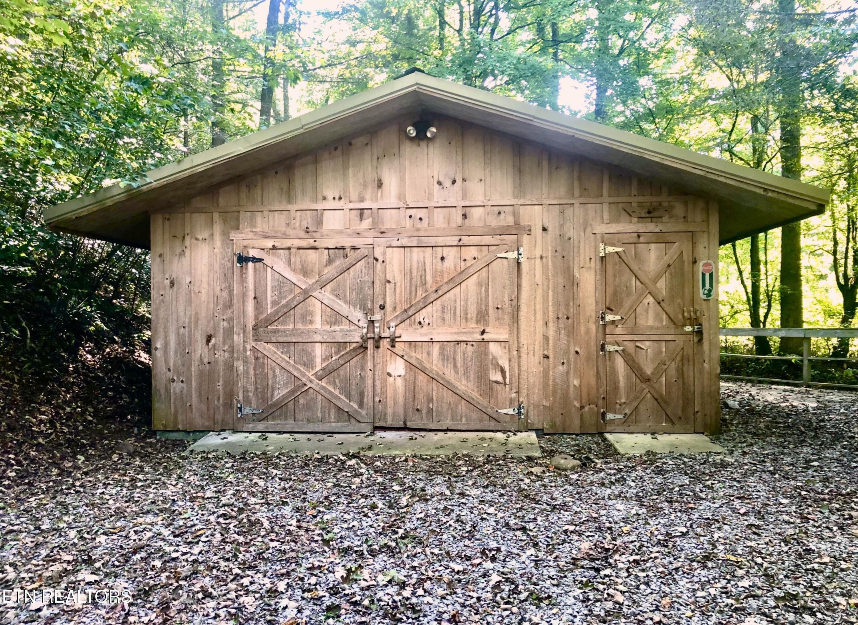 IMG_3863.jpeg Detached Garage - 2944 Mcmahan Sawmill Rd, Sevierville, TN 37862