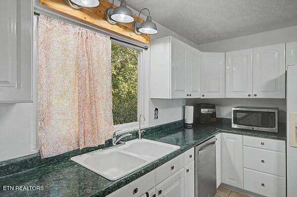 12 KITCHEN SINK - 875 Palmer Hollow Rd, Bybee, TN 37713
