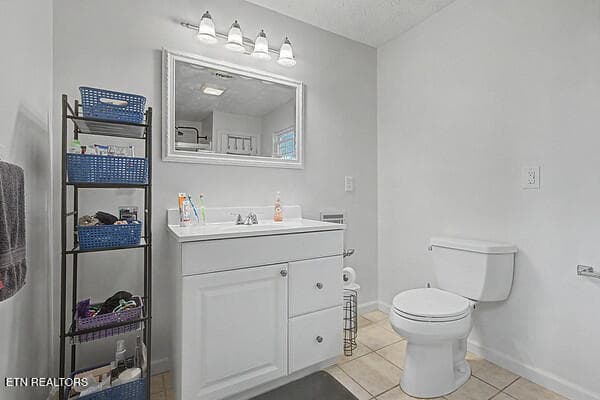 17 MAIN BATHROOM - 875 Palmer Hollow Rd, Bybee, TN 37713