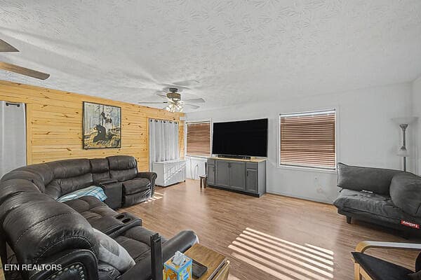 30 GREAT ROOM - 875 Palmer Hollow Rd, Bybee, TN 37713