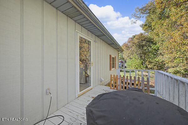 31 BACK DECK - 875 Palmer Hollow Rd, Bybee, TN 37713