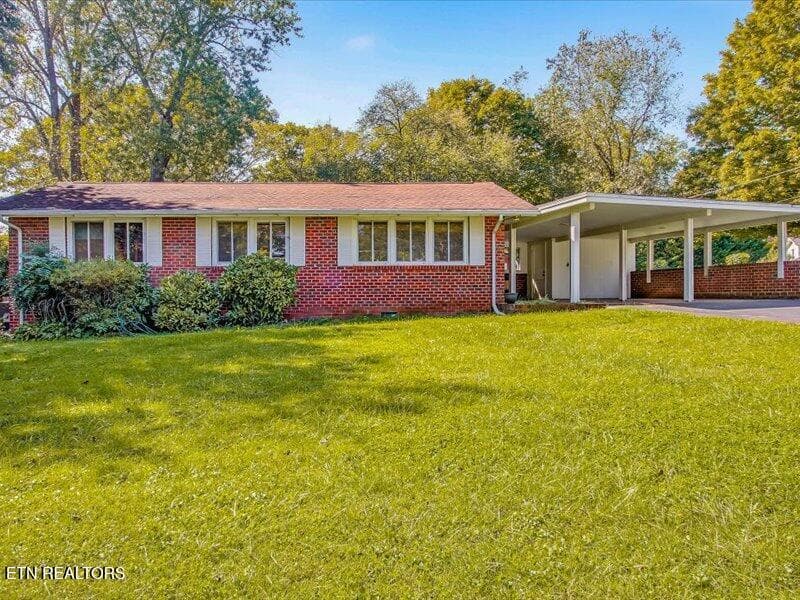 807 Picadilly Rd, Knoxville, TN 37909