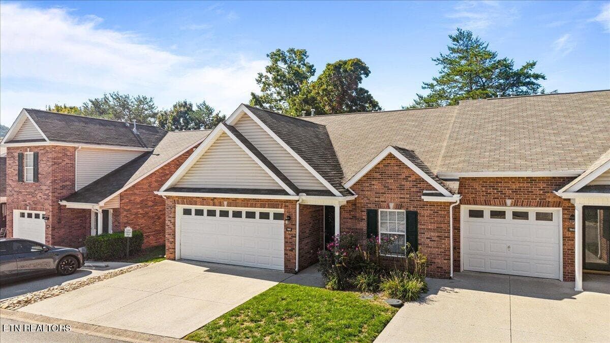 09-7037 La Christa Way - 7037 La Christa Way, Knoxville, TN 37921