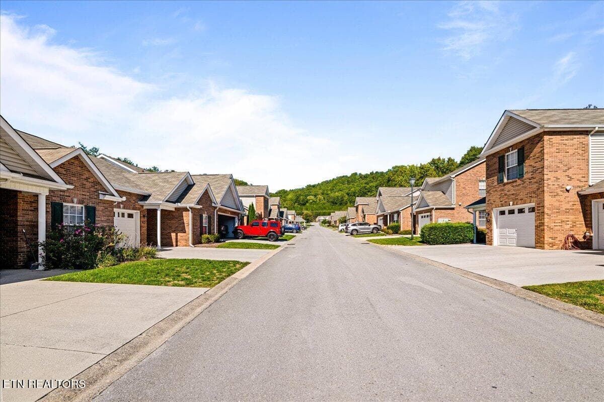 52-7037 La Christa Way - 7037 La Christa Way, Knoxville, TN 37921