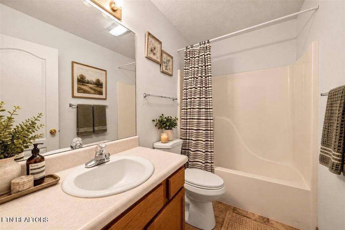 61-7037 La Christa Way - 7037 La Christa Way, Knoxville, TN 37921