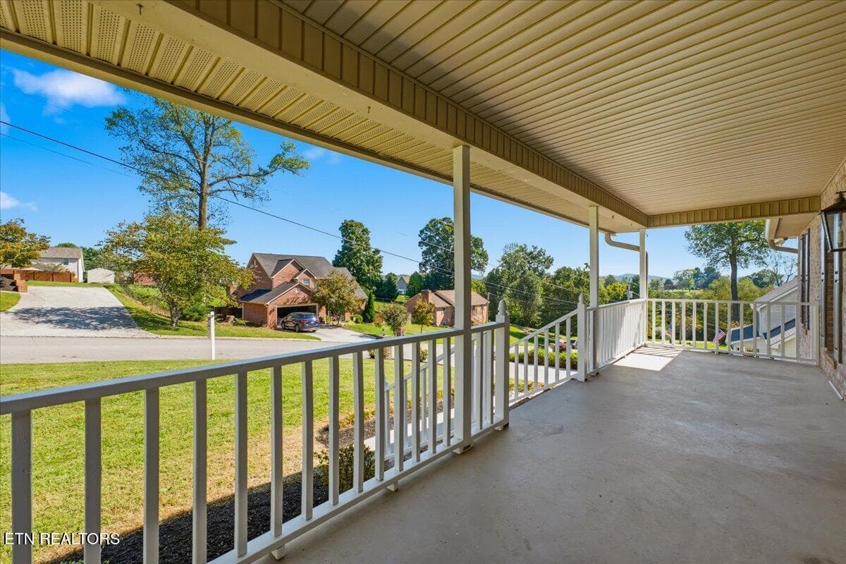 Covered Front Porch - 9229 Hollander Lane, Knoxville, TN 37931, Knoxville