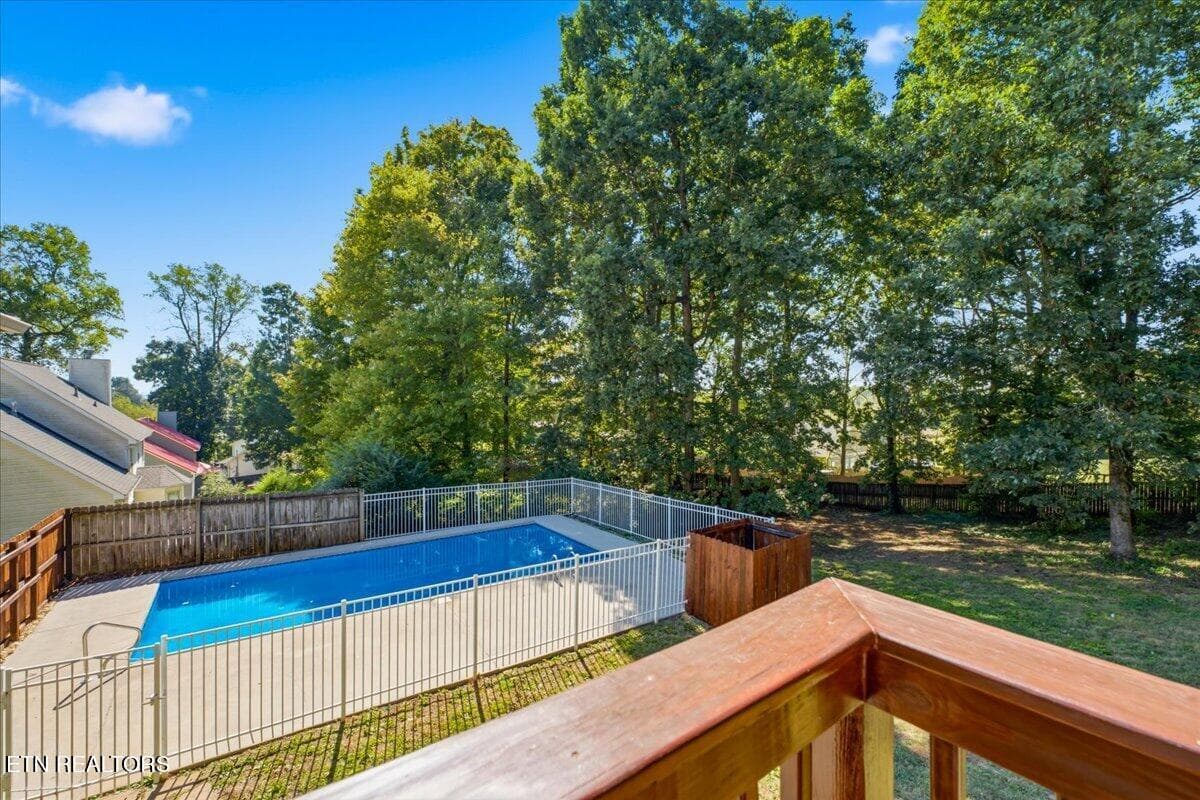 11-Deck - 9229 Hollander Lane, Knoxville, TN 37931, Knoxville