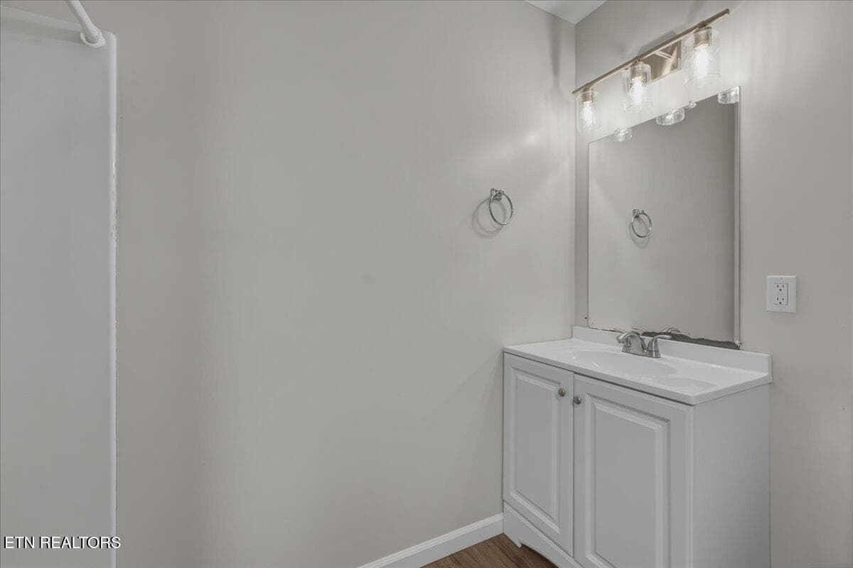 35-Laundry _ Full Bath - 9229 Hollander Lane, Knoxville, TN 37931, Knoxville