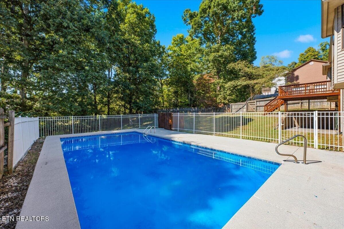 38-Pool - 9229 Hollander Lane, Knoxville, TN 37931, Knoxville