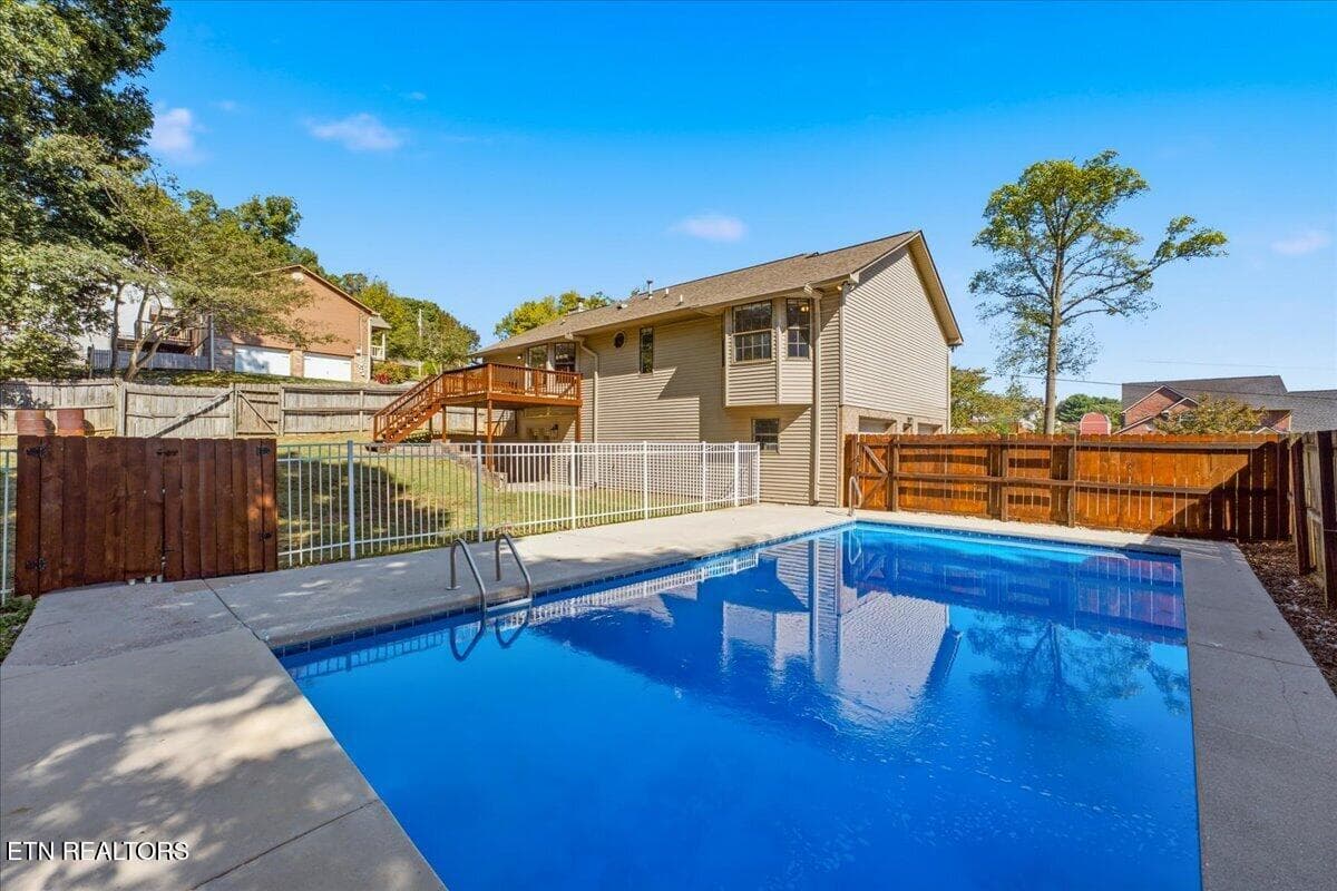 Inground Pool - 9229 Hollander Lane, Knoxville, TN 37931, Knoxville