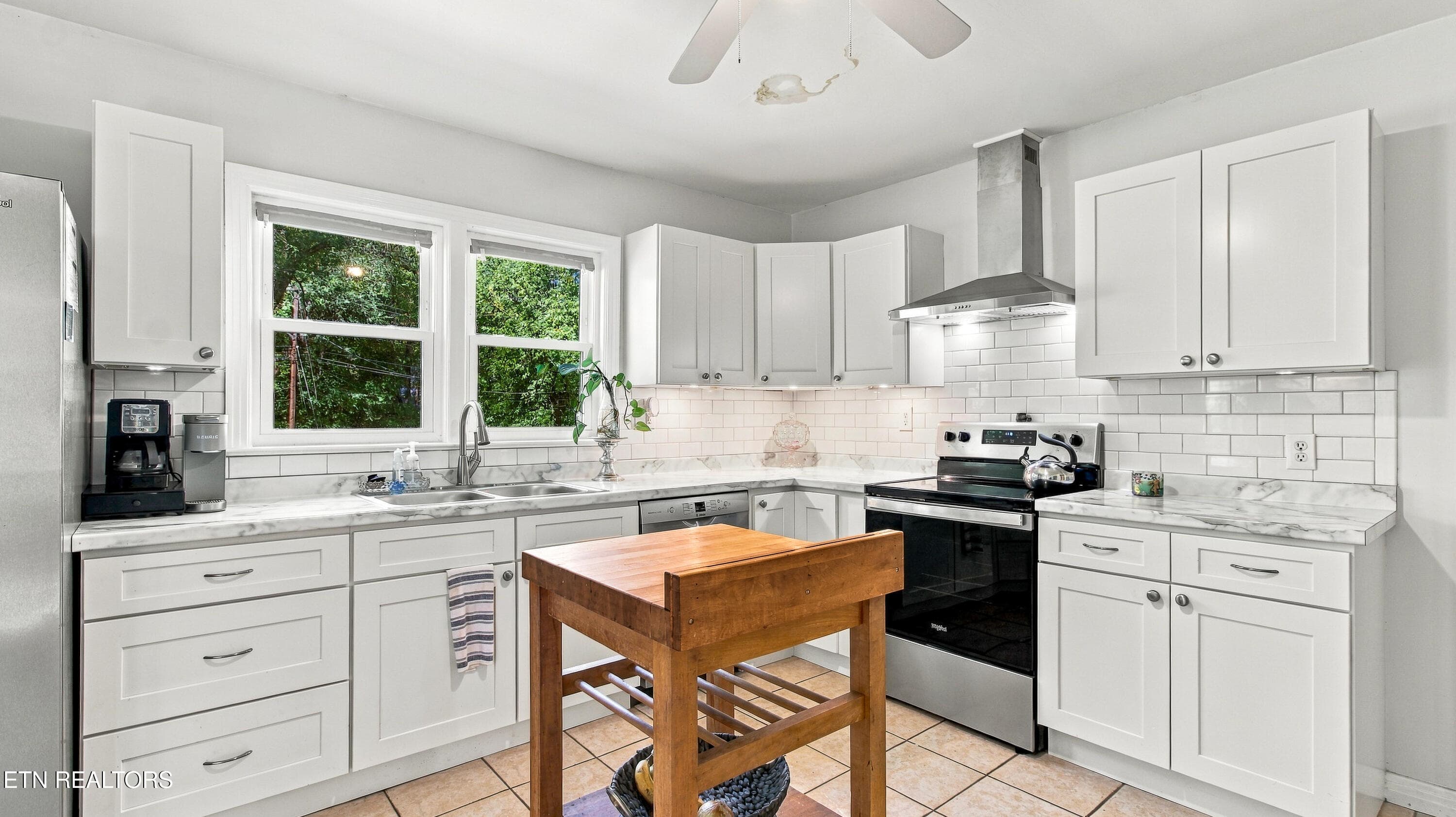 Kitchen - 5801 Holston Hills Rd, Knoxville, TN 37914, Knoxville