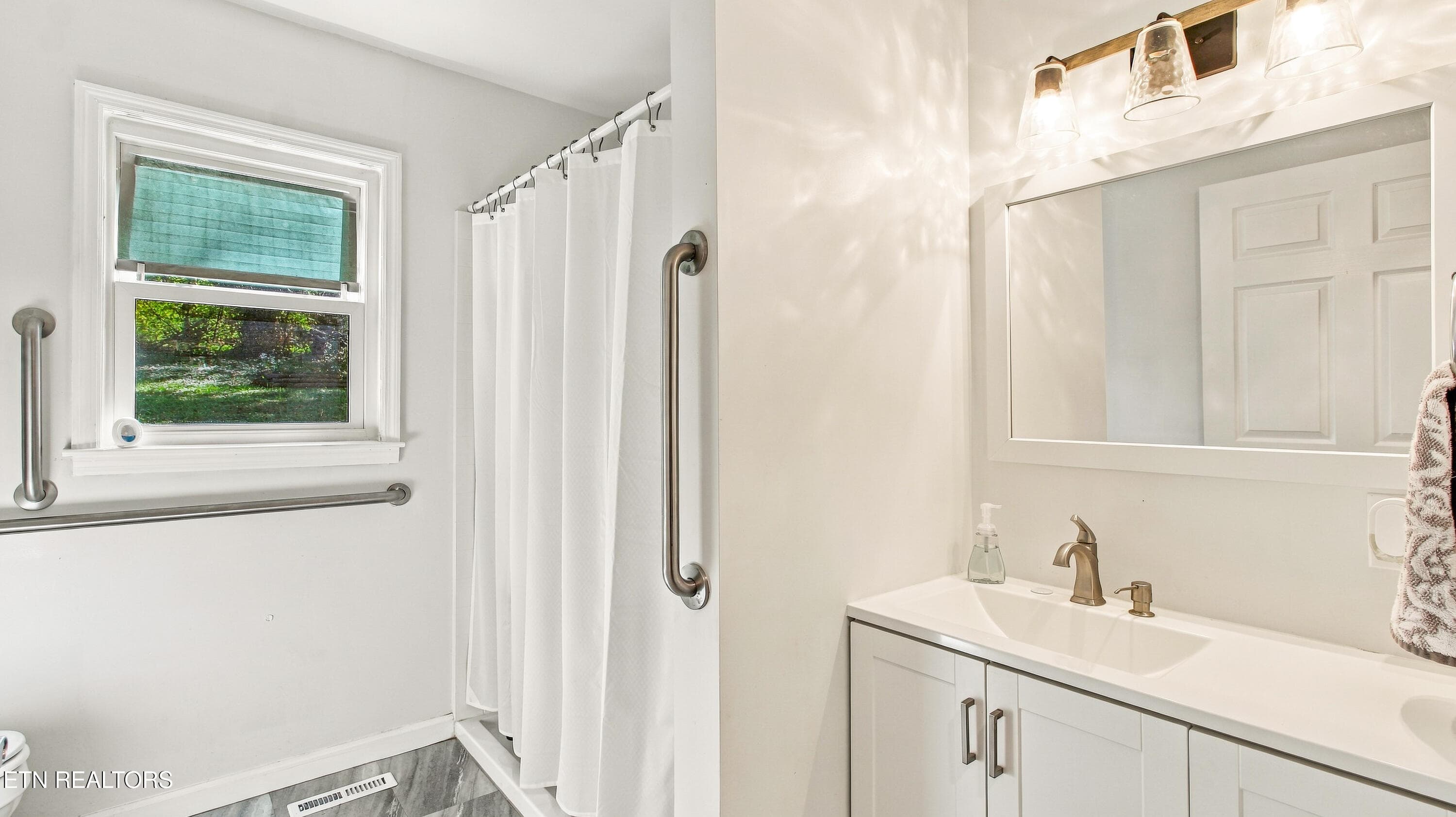 Bathroom 2 - 5801 Holston Hills Rd, Knoxville, TN 37914, Knoxville