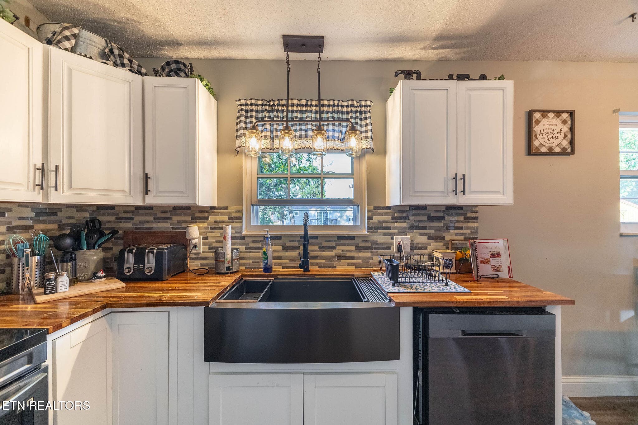 Window over Sink - 5720 Montina Rd, Knoxville, TN 37912, Knoxville
