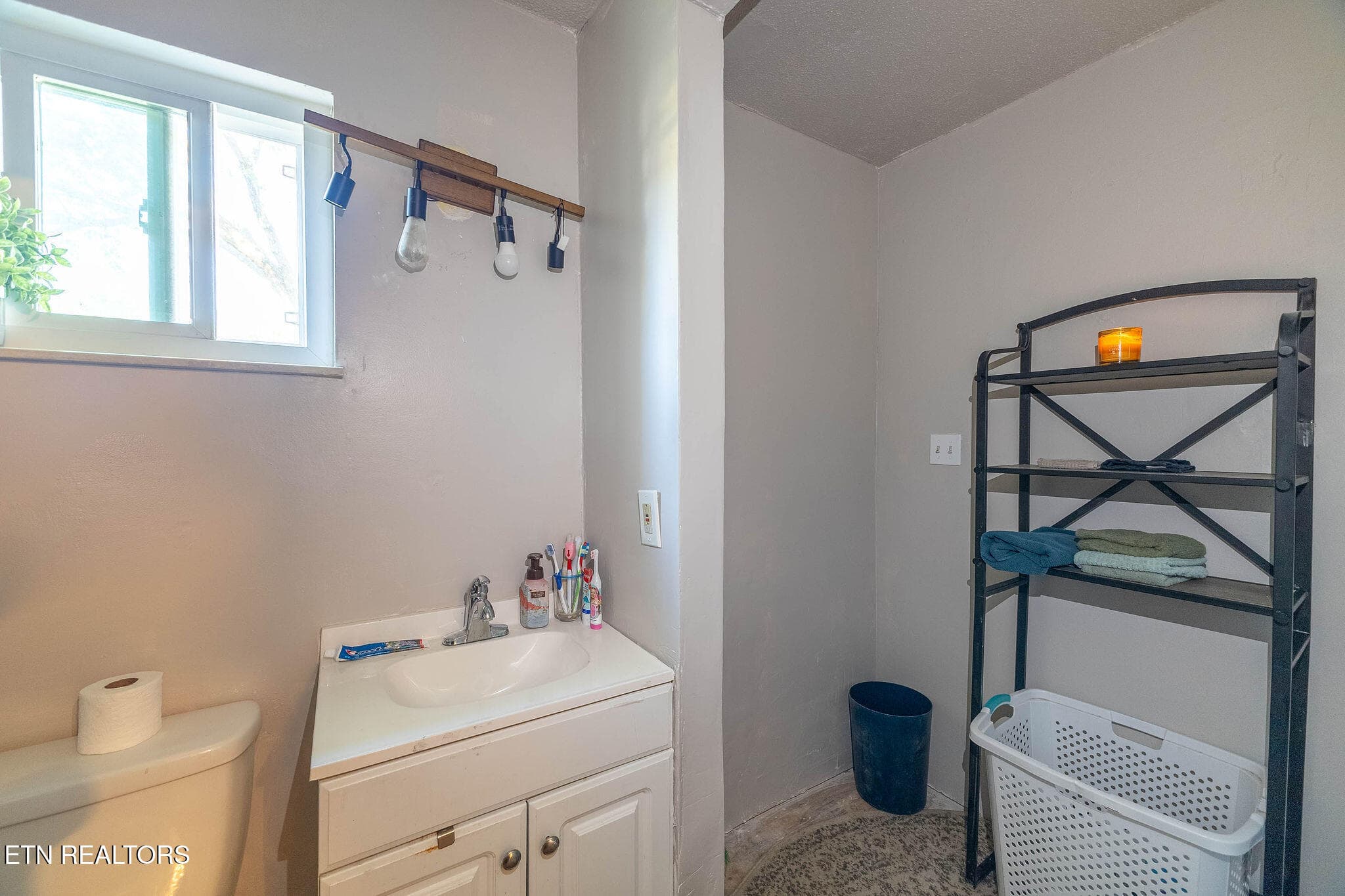 Bathroom - 5720 Montina Rd, Knoxville, TN 37912, Knoxville