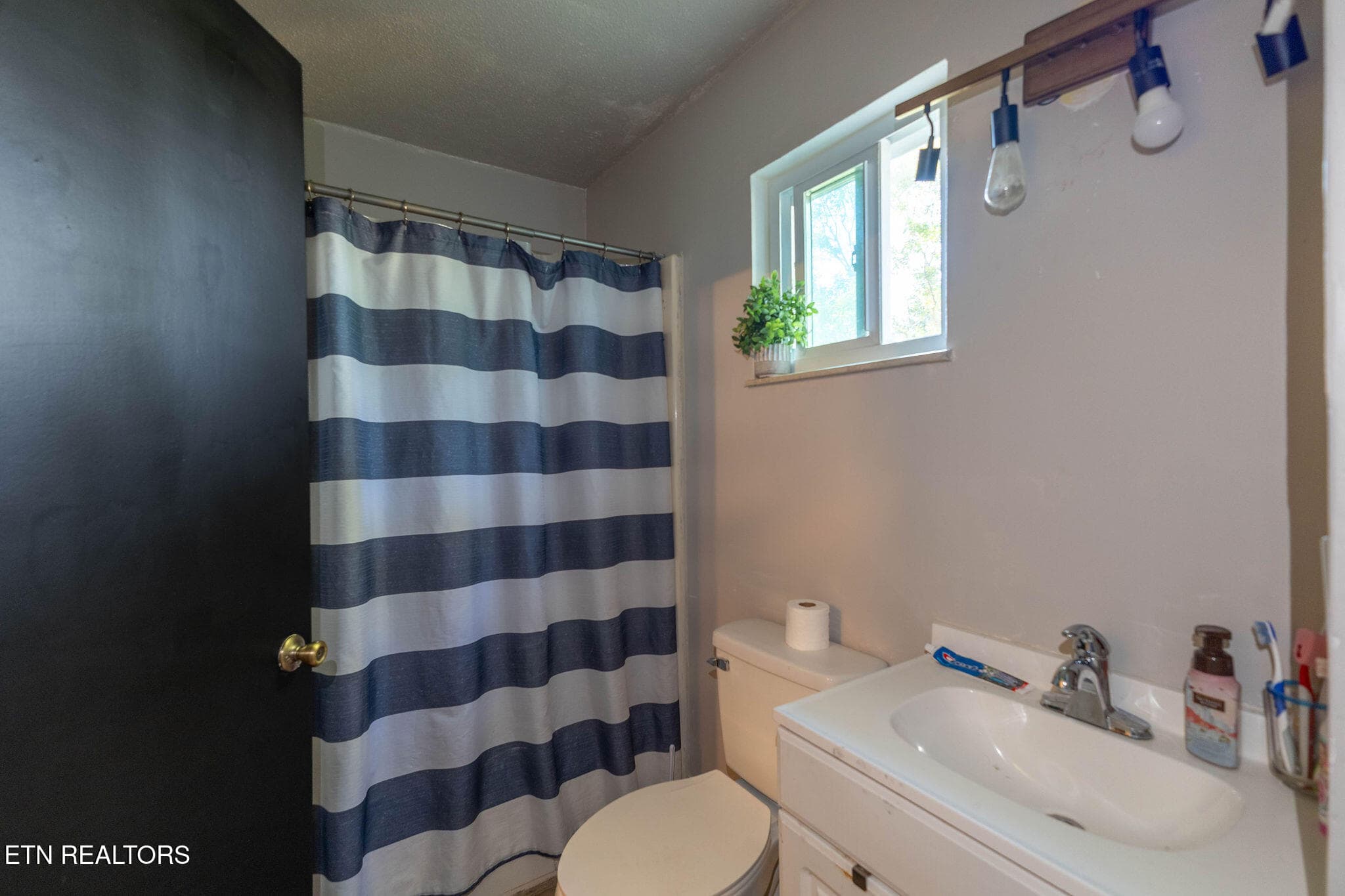 Bathroom - 5720 Montina Rd, Knoxville, TN 37912, Knoxville
