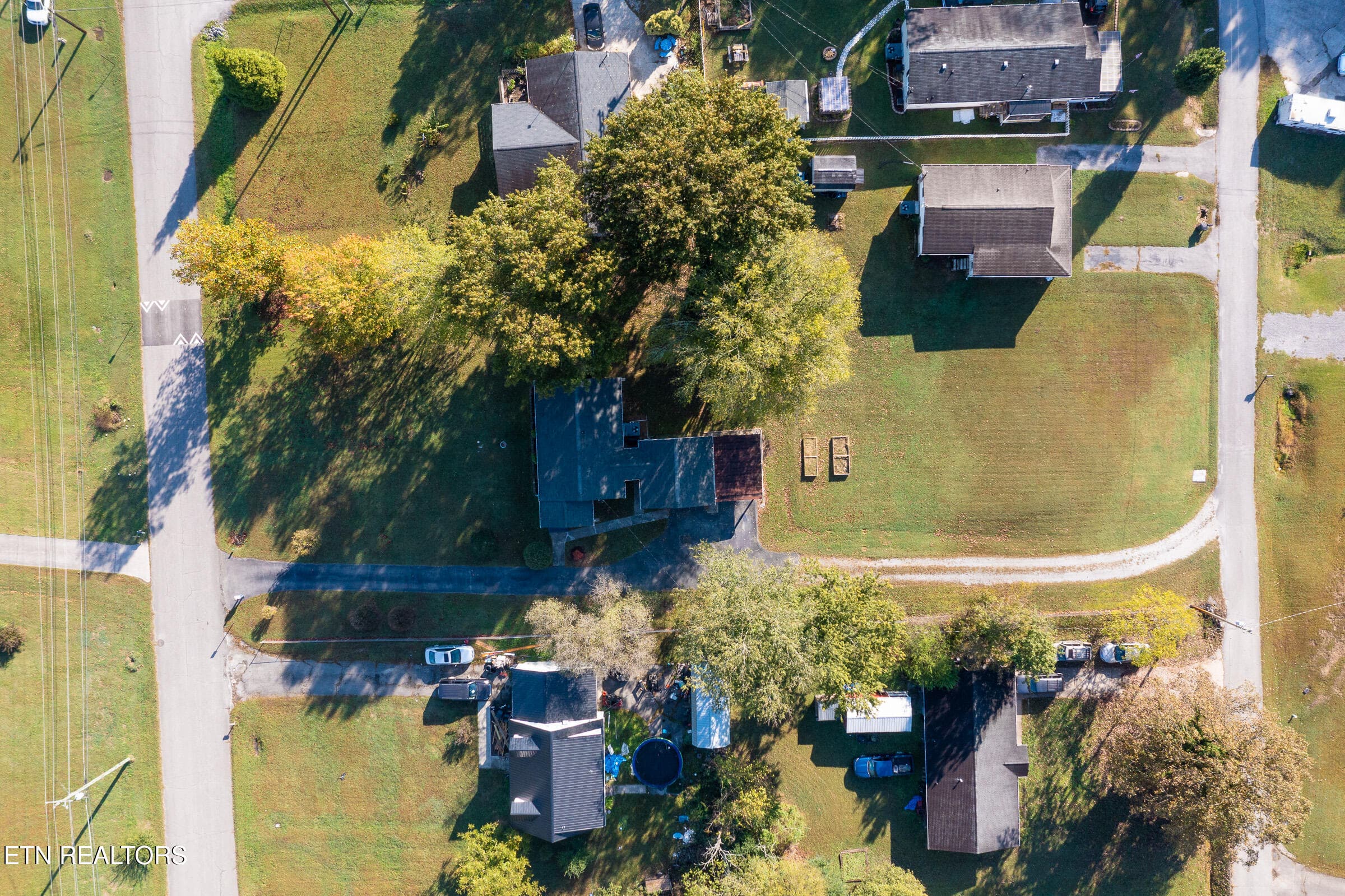 Nice yard - 121 Midway Drive, Oliver Springs, TN 37840, Oliver Springs