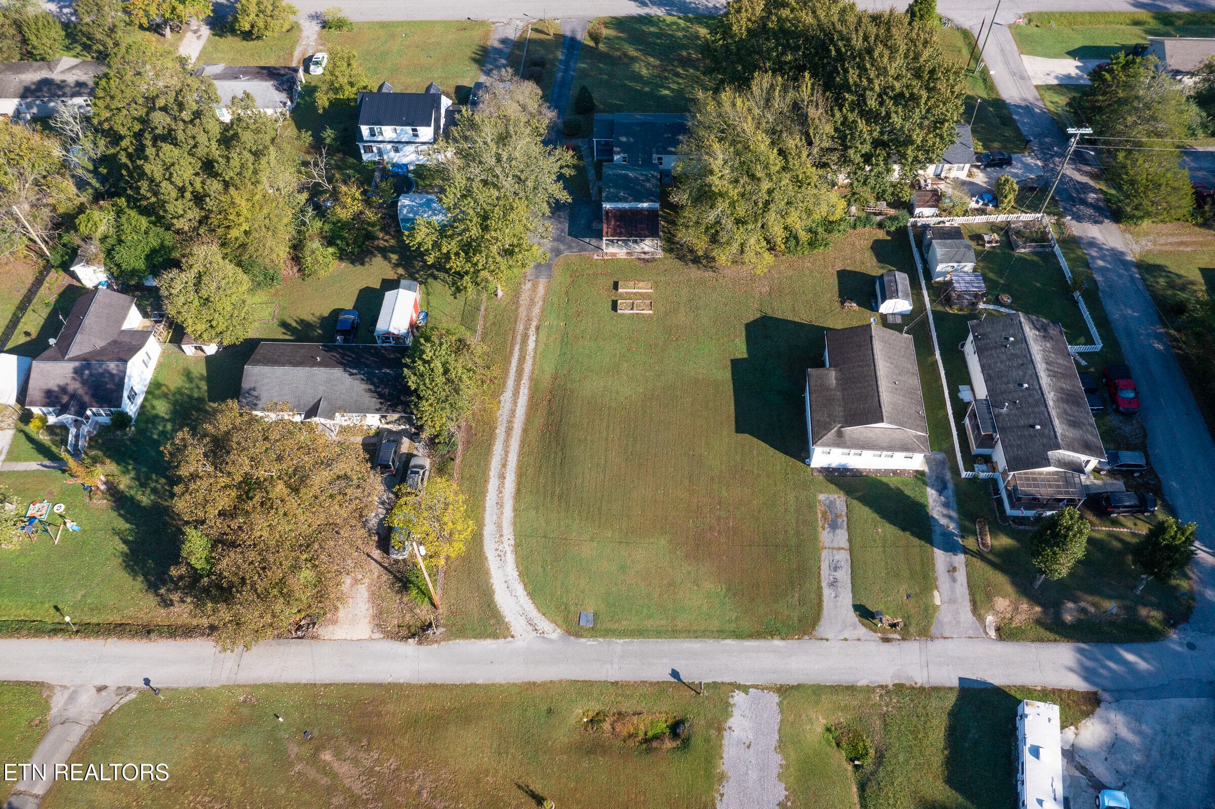 2 access drives - 121 Midway Drive, Oliver Springs, TN 37840, Oliver Springs
