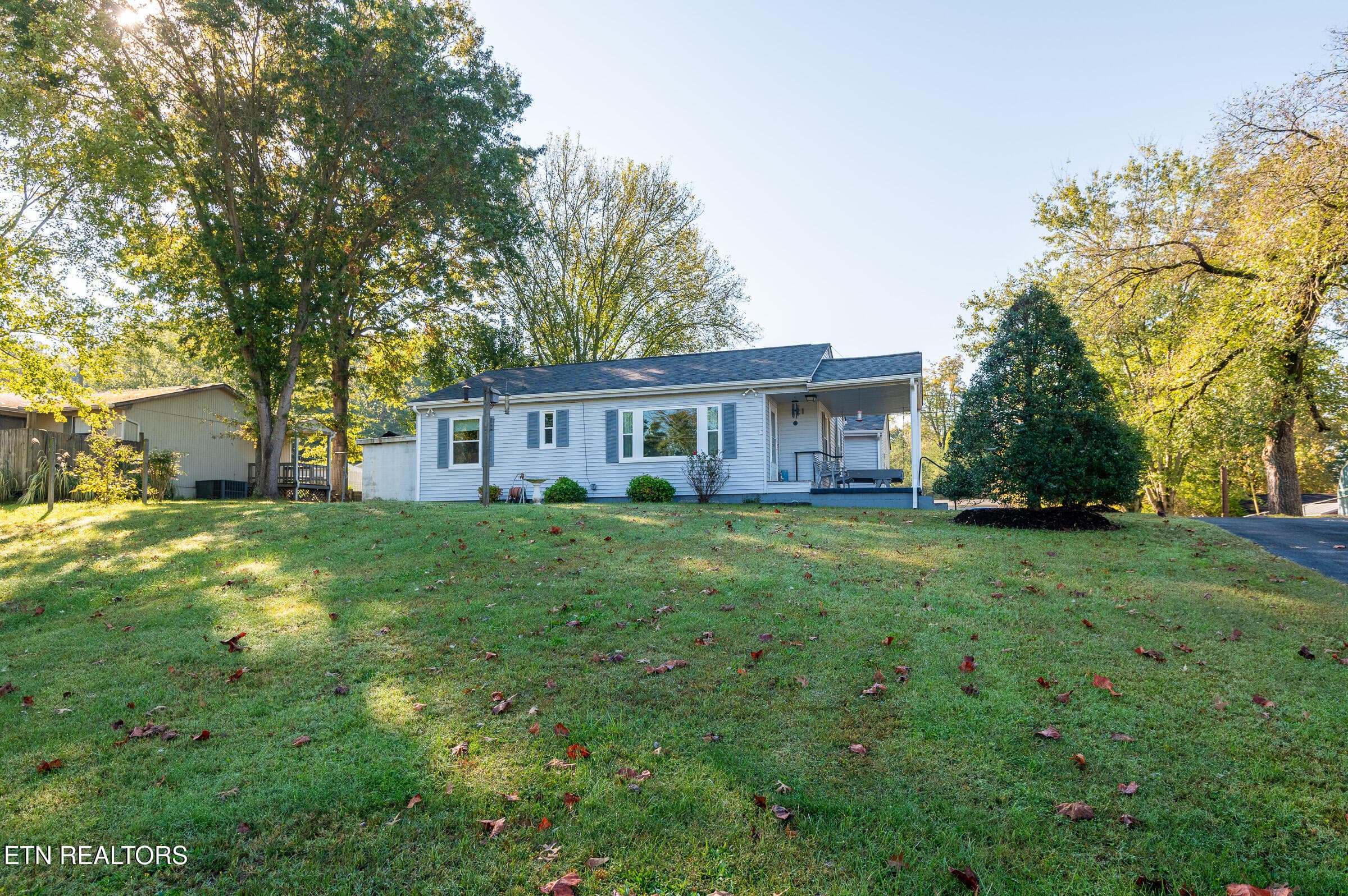 121 Midway Drive, Oliver Springs, TN 37840