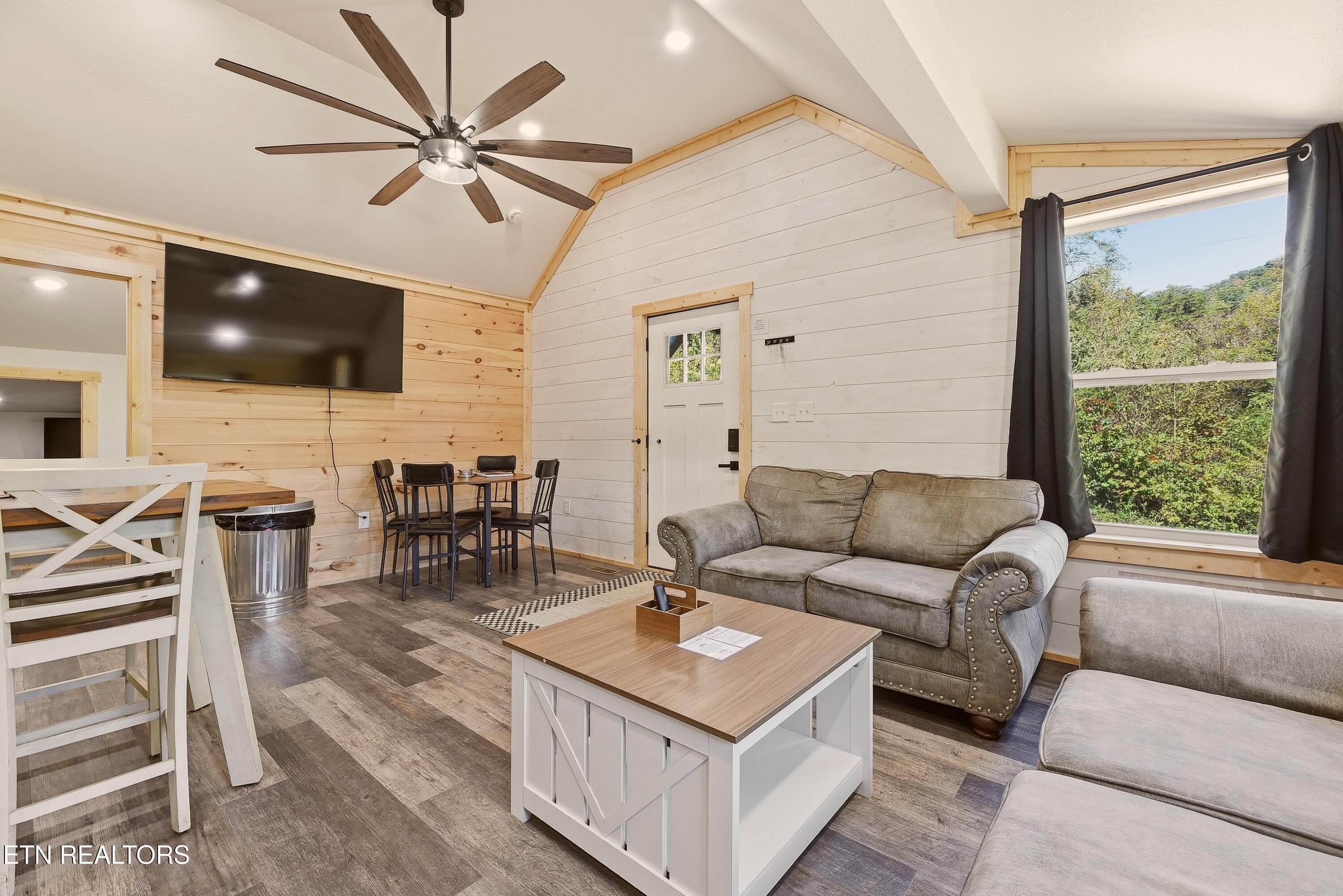1000020917 - 215 Longfield Rd, Rocky Top, TN 37769