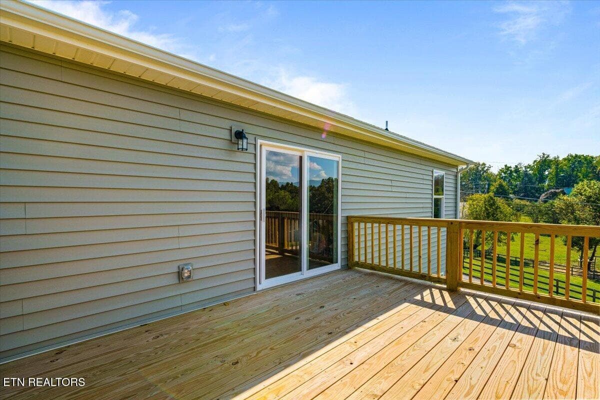 58-Storm Ln - 172 Storm Lane, Jacksboro, TN 37757