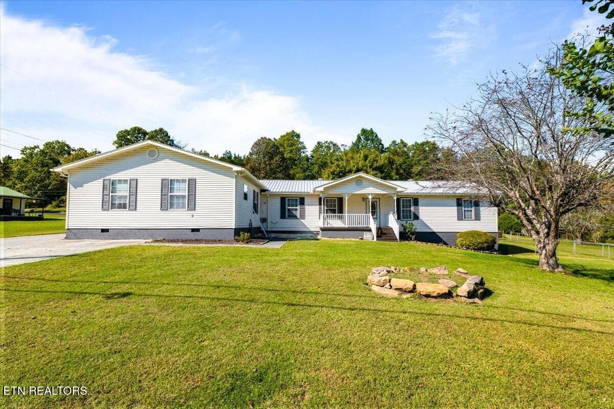 02-318 Springfield Dr - 318 Springfield Drive, LaFollette, TN 37766