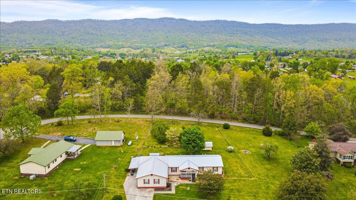 14-318 Springfield Dr - 318 Springfield Drive, LaFollette, TN 37766