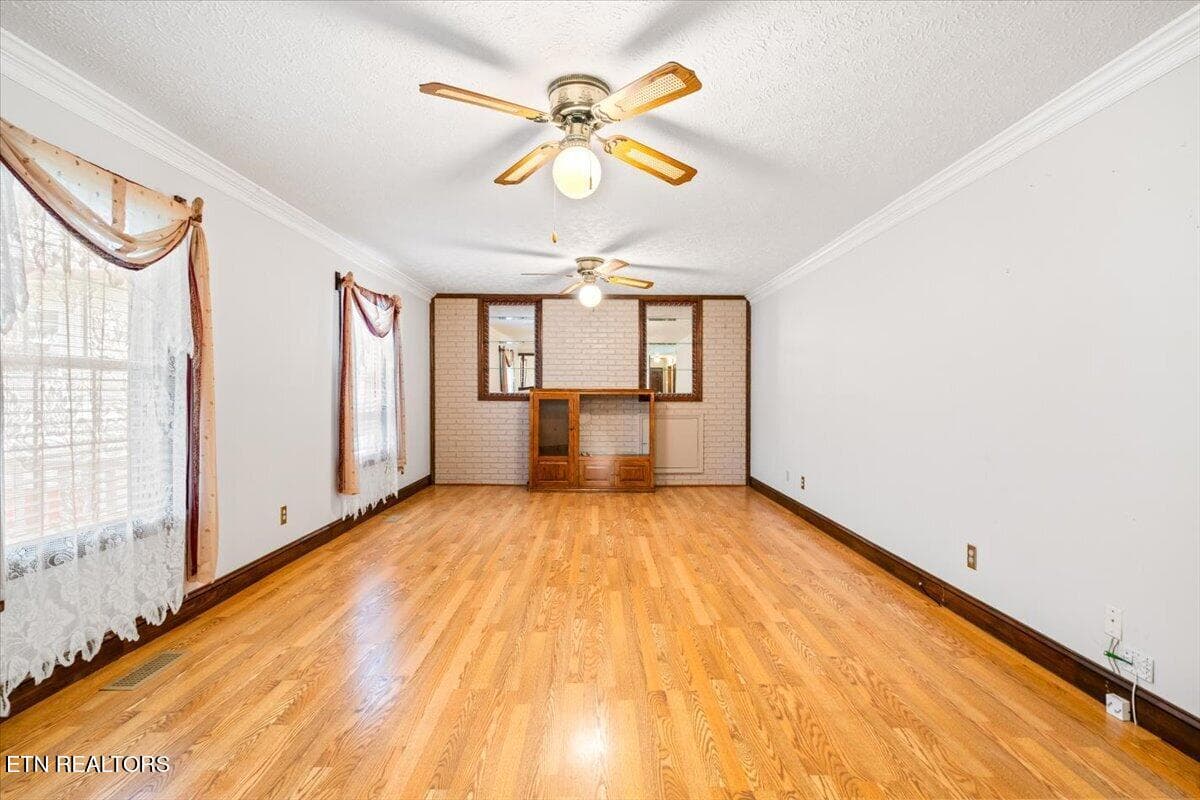 18-318 Springfield Dr - 318 Springfield Drive, LaFollette, TN 37766