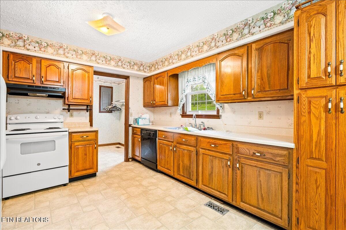 30-318 Springfield Dr - 318 Springfield Drive, LaFollette, TN 37766